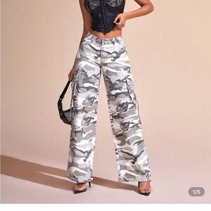 SHEIN White and Gray Patterned Pants